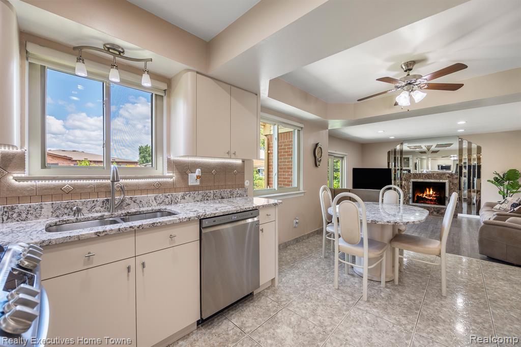 4625 BOULDER Drive, Sterling Heights, MI 48310 — Photo 12