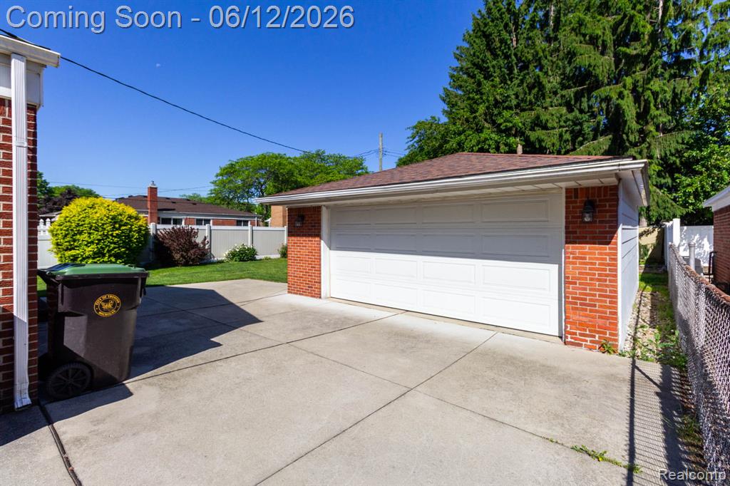 4062 Lexington Drive, Trenton, MI 48183 — Photo 33