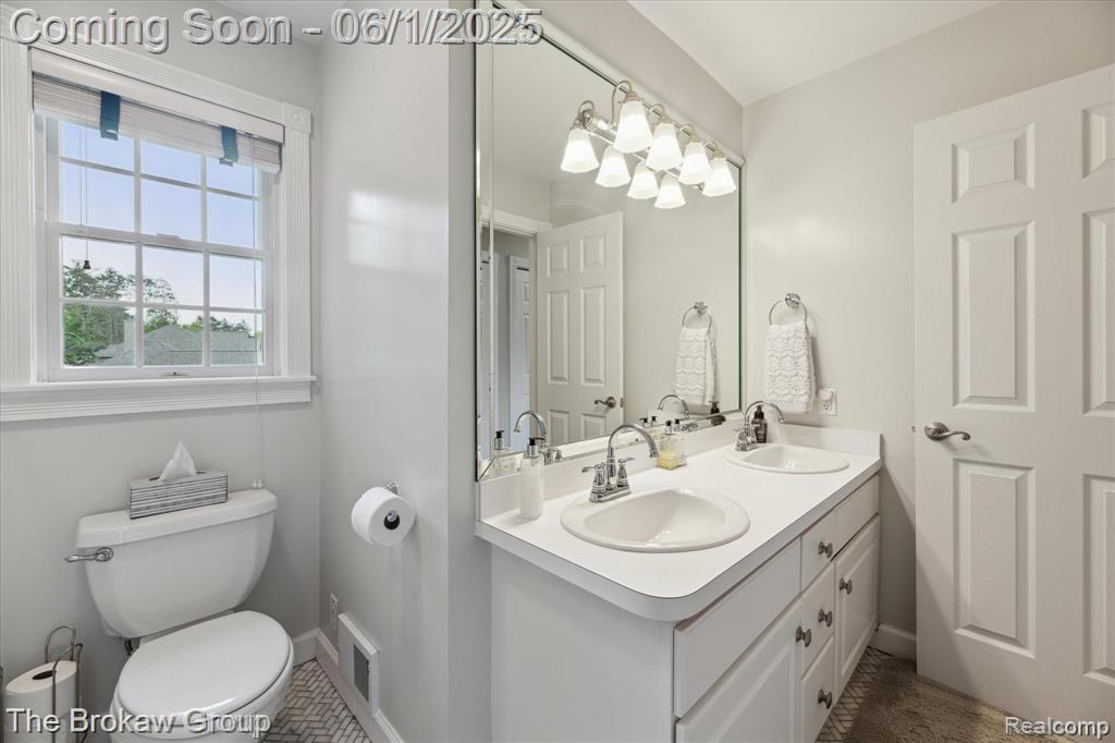 6387 Pinebrook Lane, Burton, MI 48509 — Photo 35