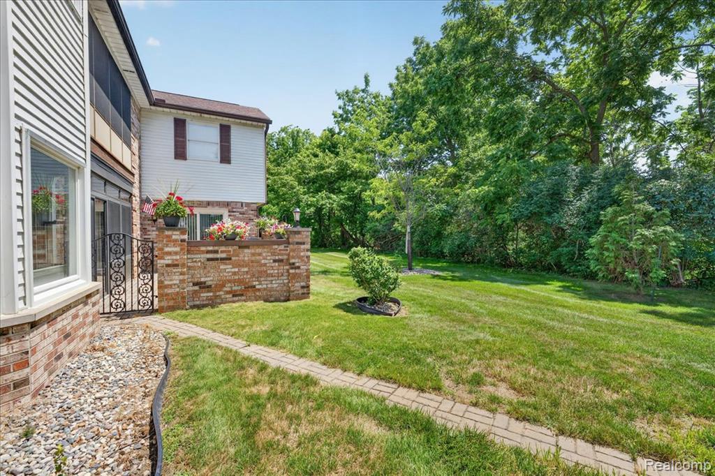 8421 Mathias, 11, Grosse Ile, MI 48138 — Photo 27