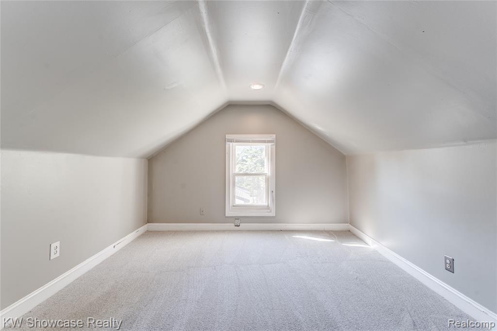 3033 Cass Lake Avenue, Keego Harbor, MI 48320 — Photo 18