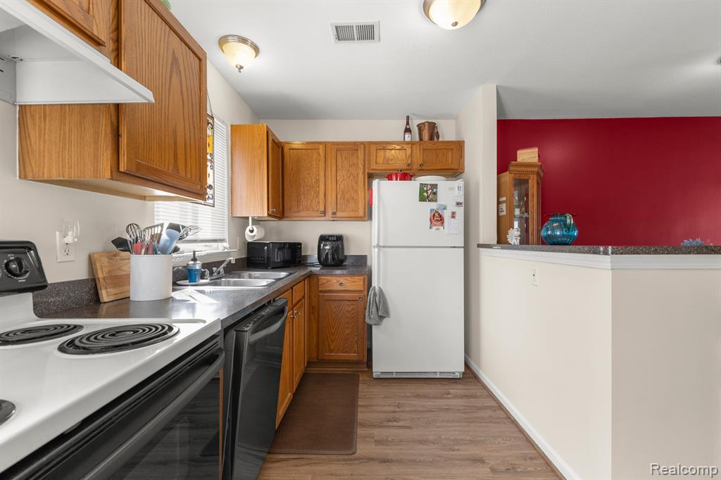 23272 STOFLET Lane, Trenton, MI 48183 — Photo 19