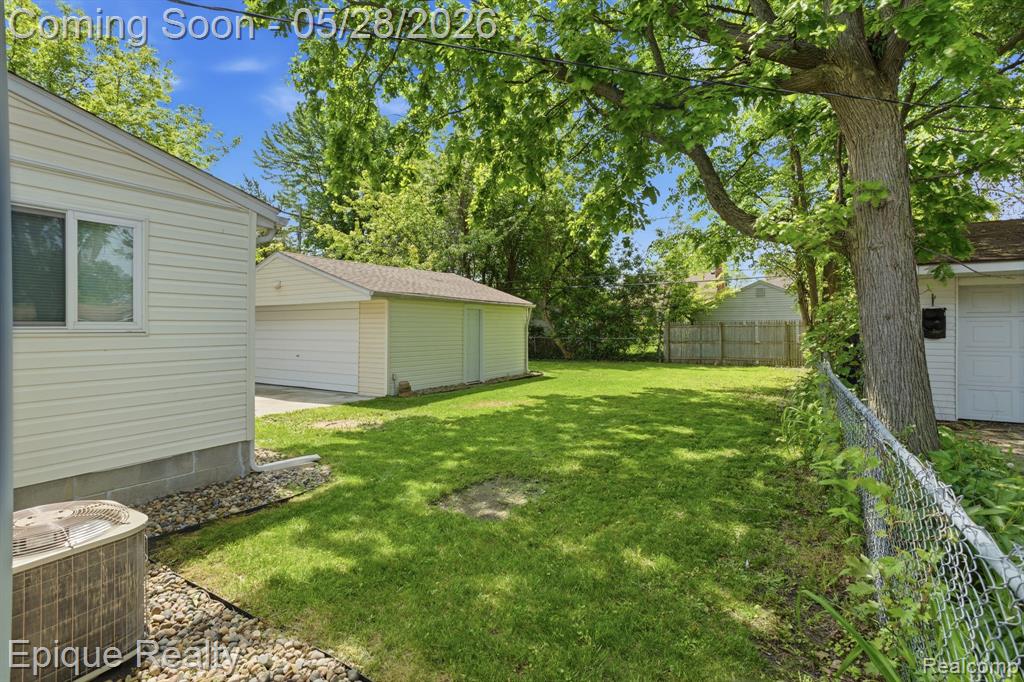 20506 Lancaster Street, Harper Woods, MI 48225 — Photo 22