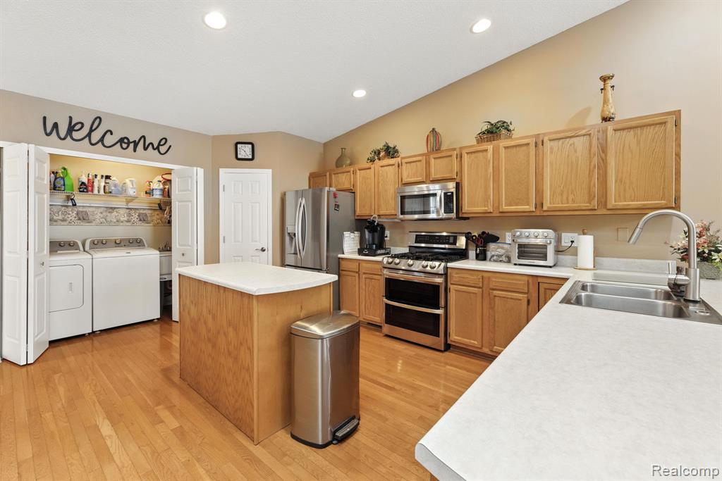 810 Crystal Lane, Marysville, MI 48040 — Photo 18