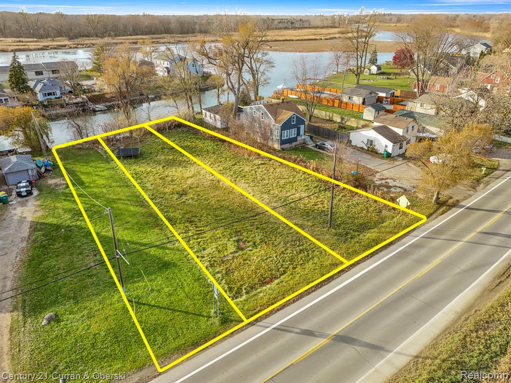 5 W Jefferson Avenue, Brownstown, MI — front exterior