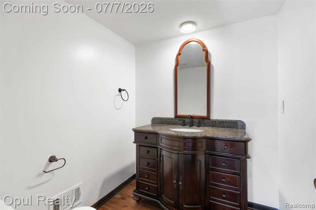 3961 Chablis Street, West Bloomfield, MI 48323 — Photo 17