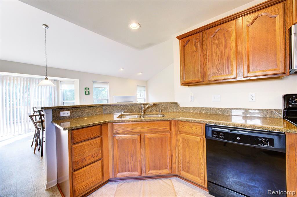 1146 ANDOVER Circle, Commerce Twp, MI 48390 — Photo 12