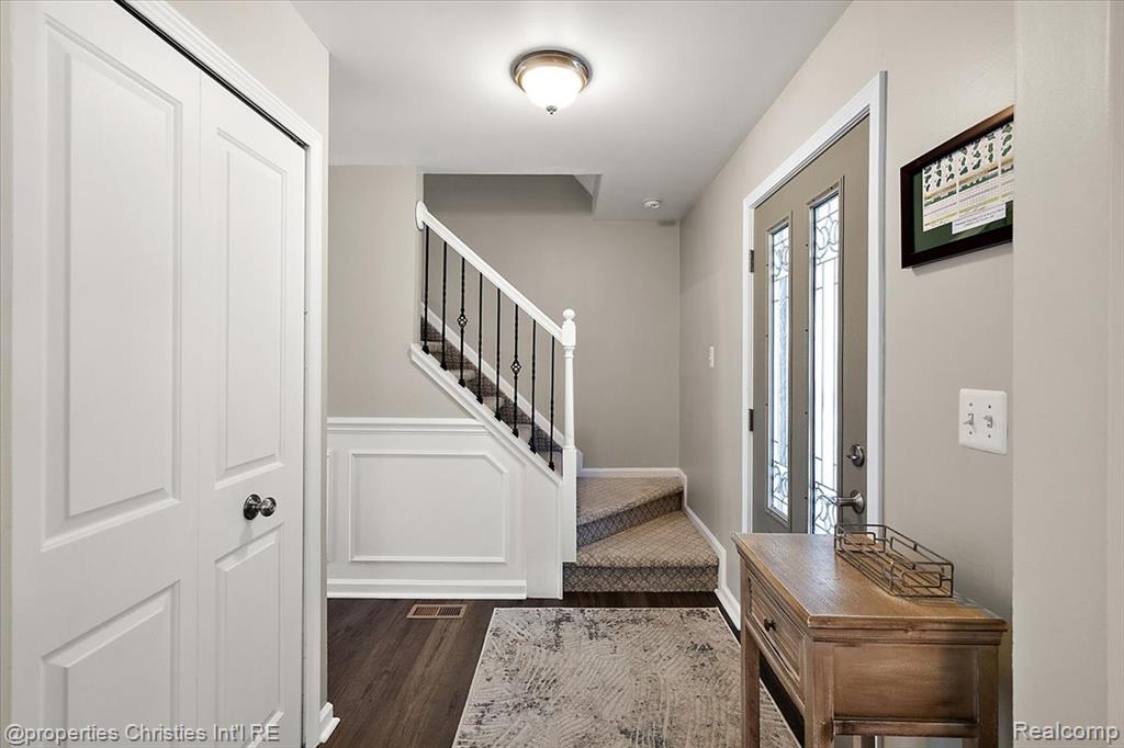 555 Worthington Road, Canton, MI 48188 — Photo 8