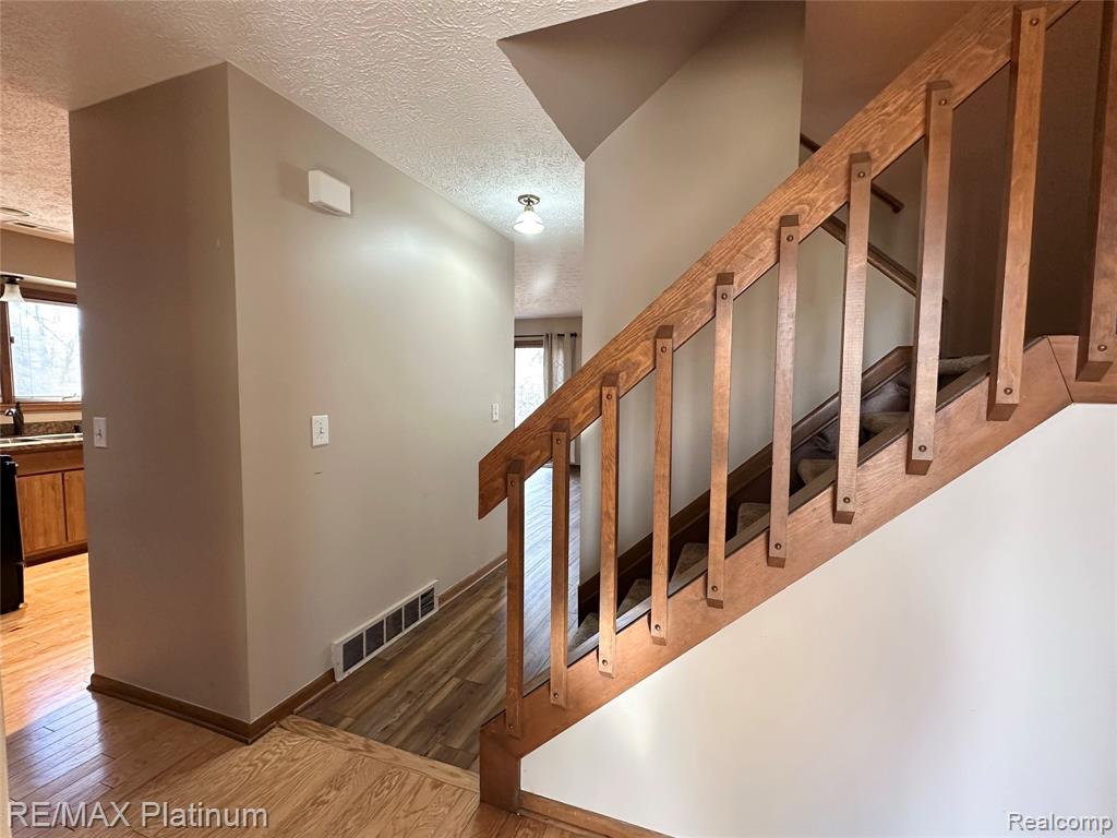 470 Woodstone Road, 33, Waterford, MI 48327 — Photo 10