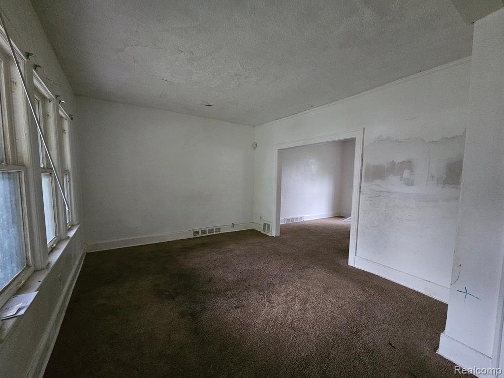 10126 WOODLAWN Street, Detroit, MI 48213 — Photo 17