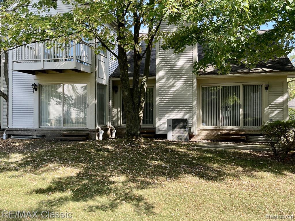 7663 Danbury Circle, West Bloomfield, MI — Photo 2