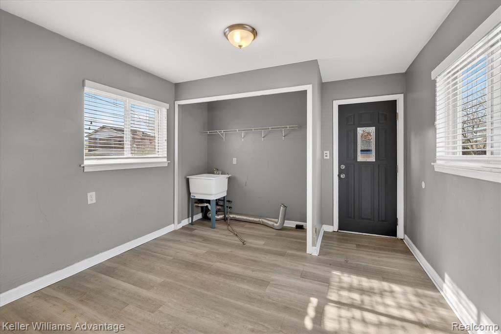 5710 Detroit Street, Dearborn Heights, MI 48125 — Photo 16