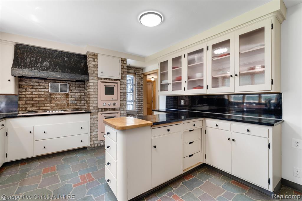 1925 Wellesley Drive, Detroit, MI 48203 — Photo 23