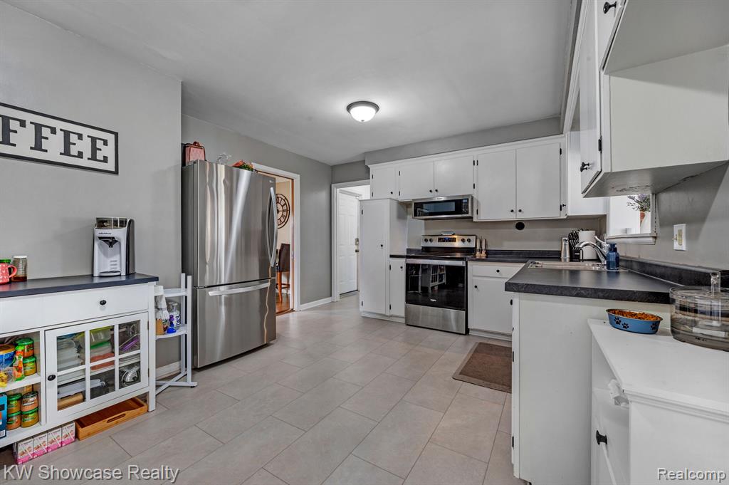 8634 GOLFSIDE Drive, Commerce Twp, MI 48382 — Photo 17