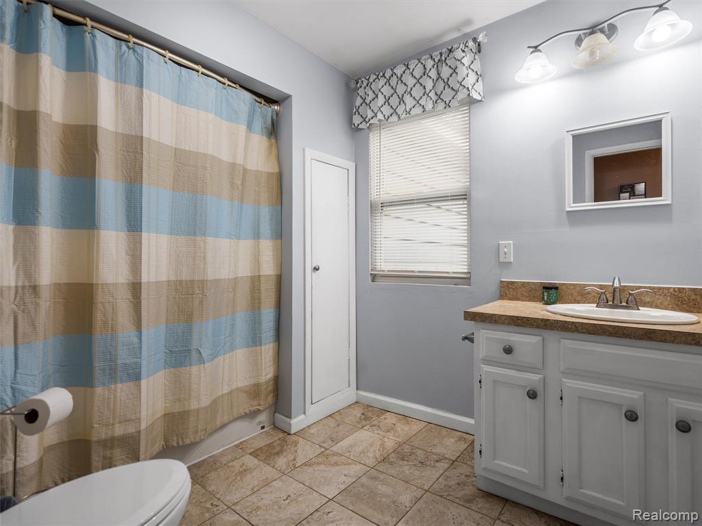 449 Joslyn Road, Lake Orion, MI 48362 — Photo 16