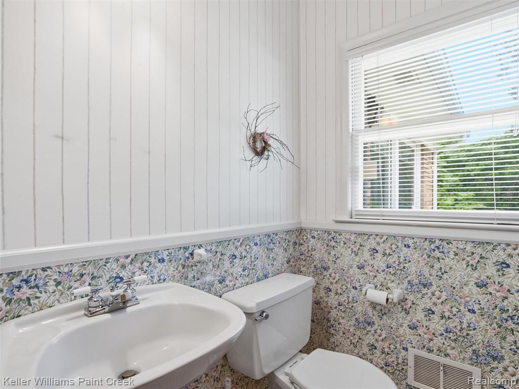 436 Broadleaf Drive, Rochester, MI 48306 — Photo 35