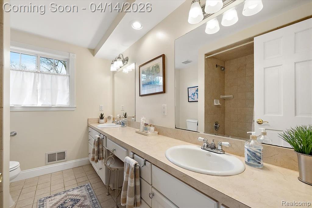 31251 Heath Court, Beverly Hills, MI 48025 — Photo 40