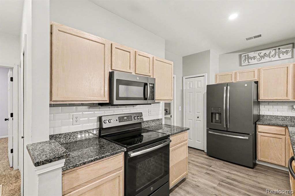 16413 Dominion Drive, Macomb, MI 48044 — Photo 12