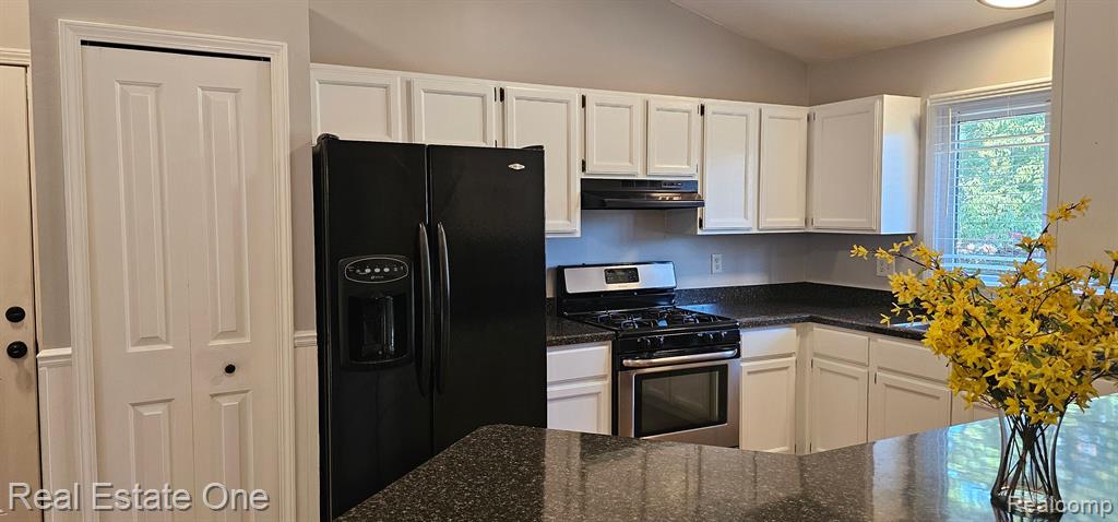 961 Abbey Lane, Milford, MI 48381 — Photo 5