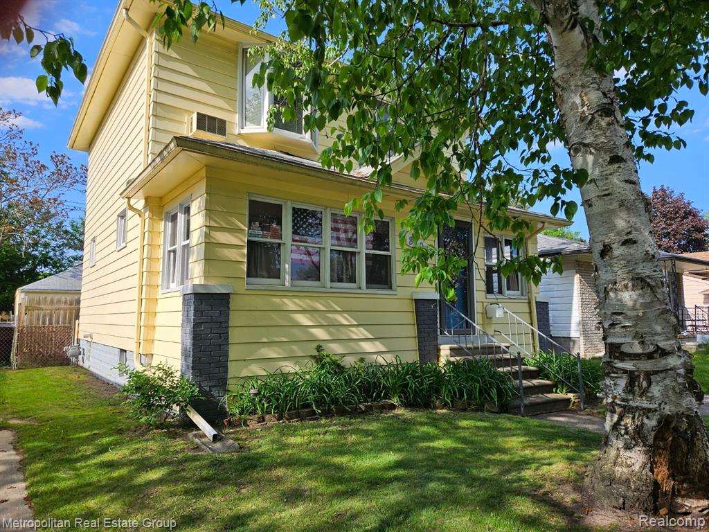 8403 HARDING, Center Line, MI 48015 — Photo 2