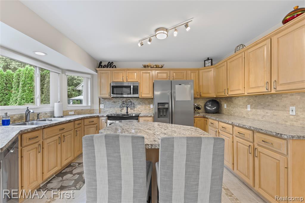 43316 Brooks Drive, Clinton Twp, MI 48038 — Photo 12