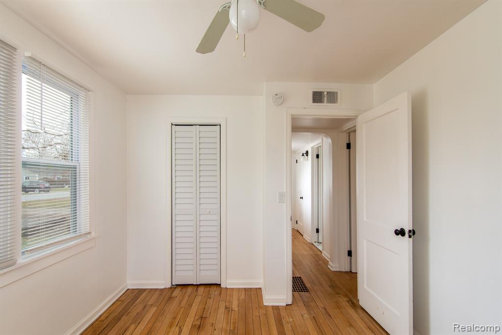 651 N IVANHOE Avenue, Ypsilanti, MI 48198 — Photo 12