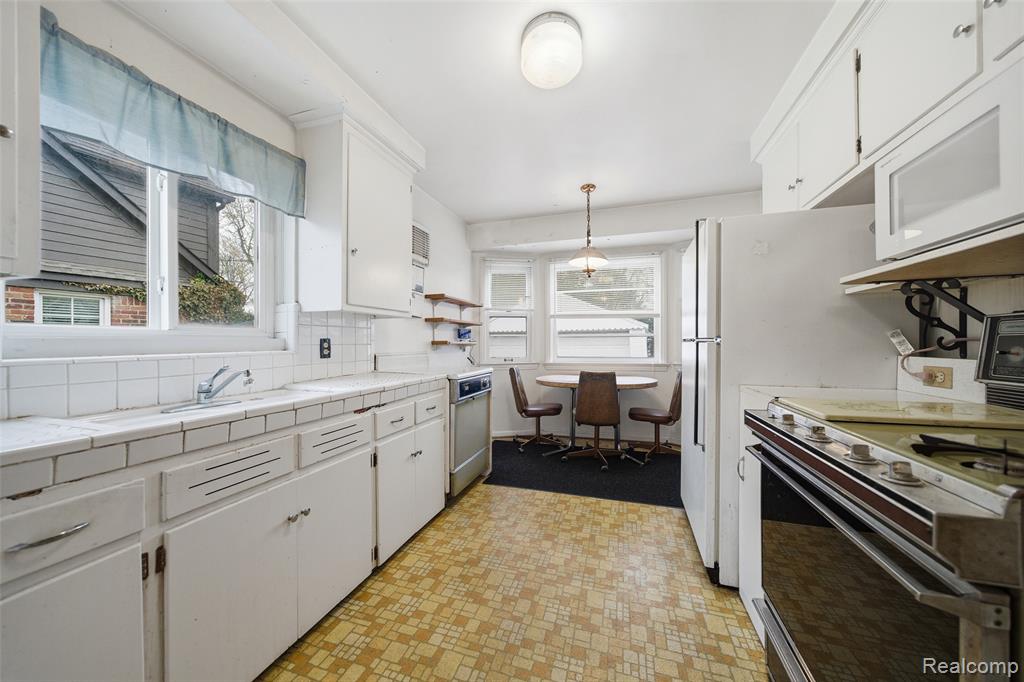 32254 Verona Circle, Beverly Hills, MI 48025 — Photo 9
