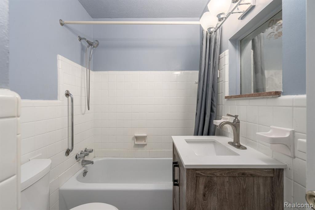 6585 Dolphin Street, Dearborn Heights, MI 48127 — Photo 22