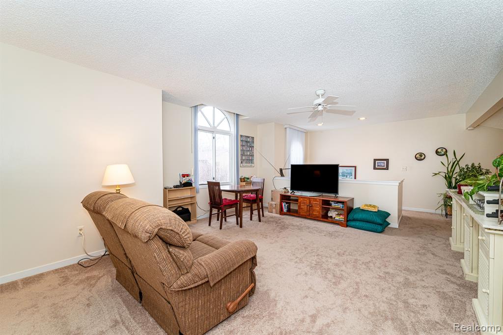 7375 PEPPER Creek, West Bloomfield, MI — Photo 38