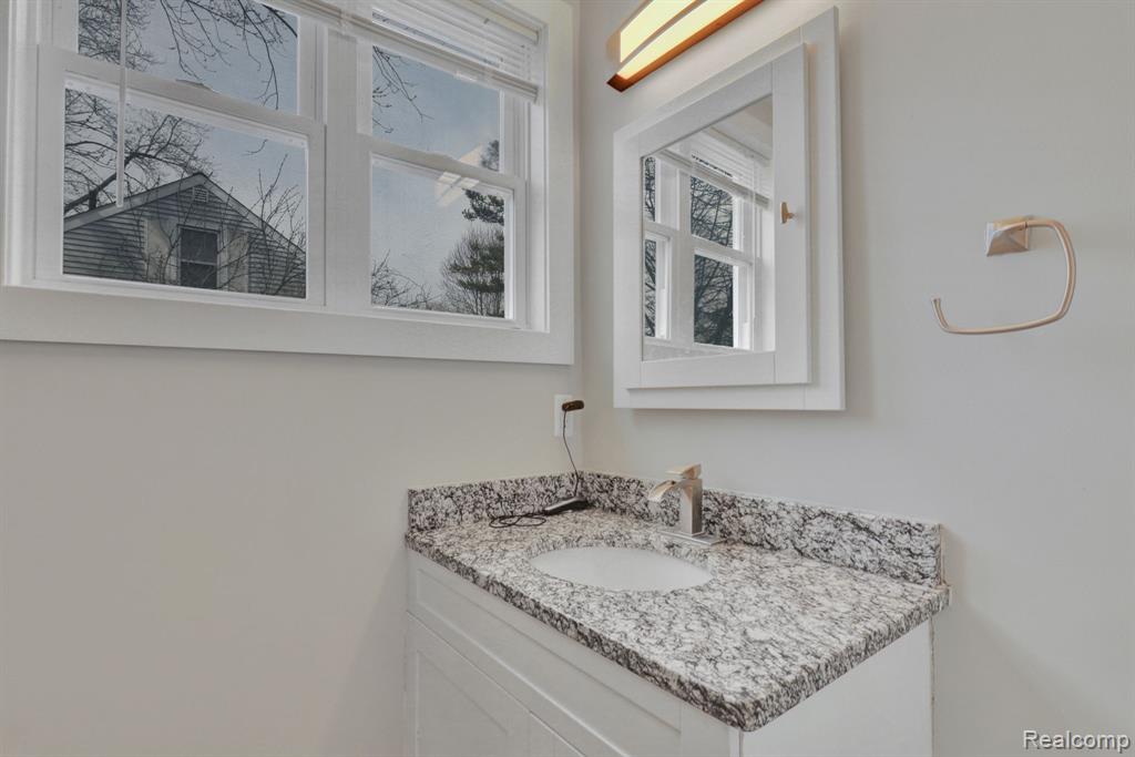 315 E Meier Avenue, Capac, MI 48014 — Photo 8