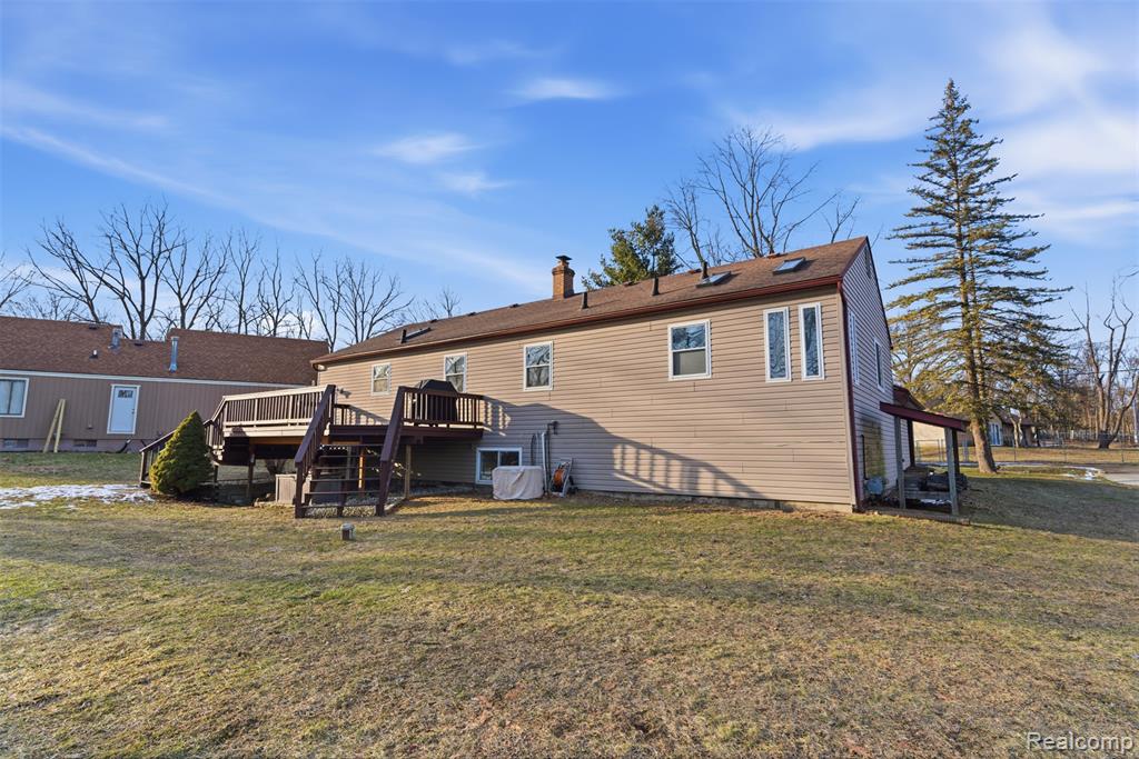 4051 Lake Front Street, Waterford, MI 48328 — Photo 33
