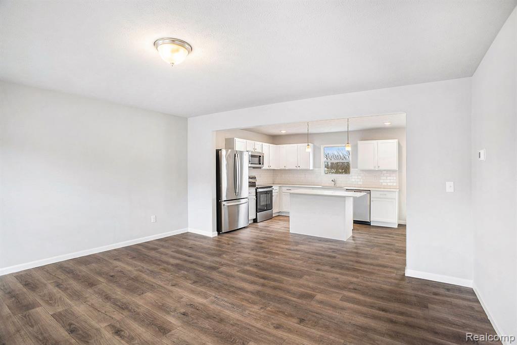 747 Lone Oak Way, Tecumseh, MI 49286 — Photo 2