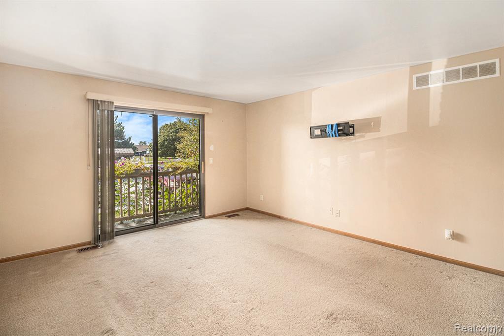 45216 Churchill Drive, 8, Macomb, MI 48044 — Photo 3