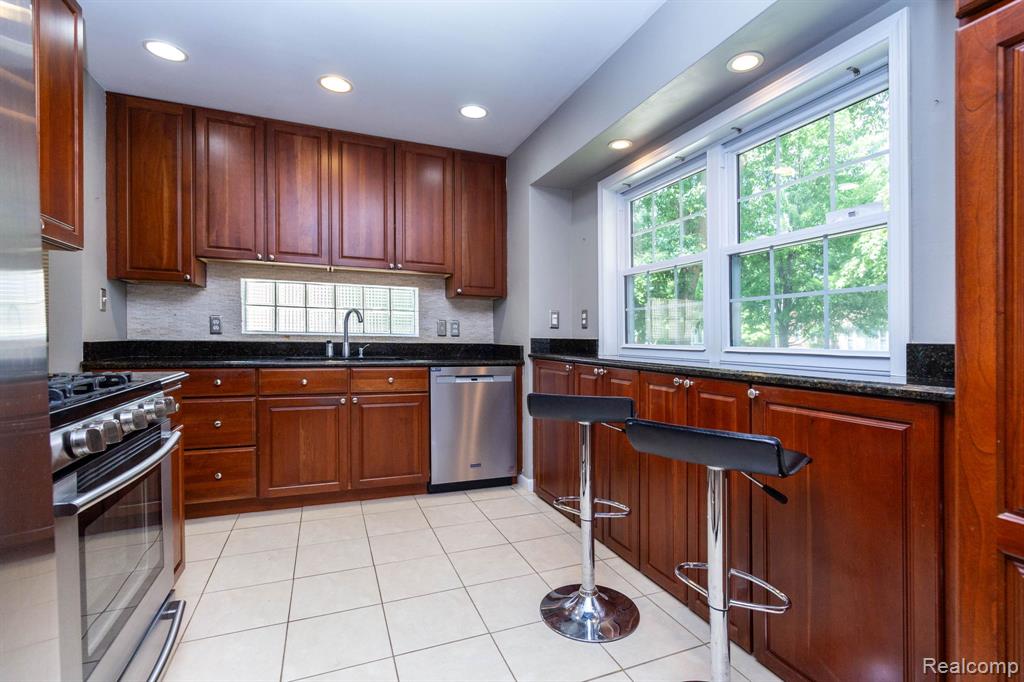 4237 Wakefield Road, Berkley, MI 48072 — Photo 8