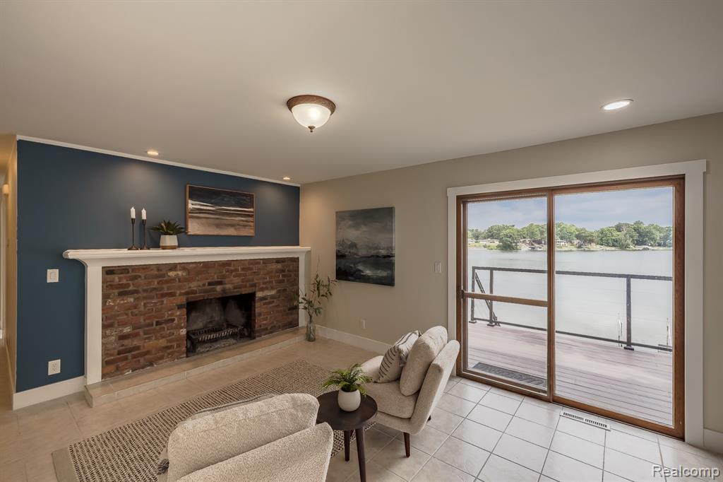 5914 Pleasant Drive, Waterford, MI 48329 — Photo 9