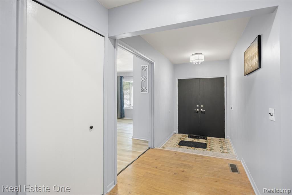 39764 BONNIE COURT, Clinton Twp, MI 48038 — Photo 5