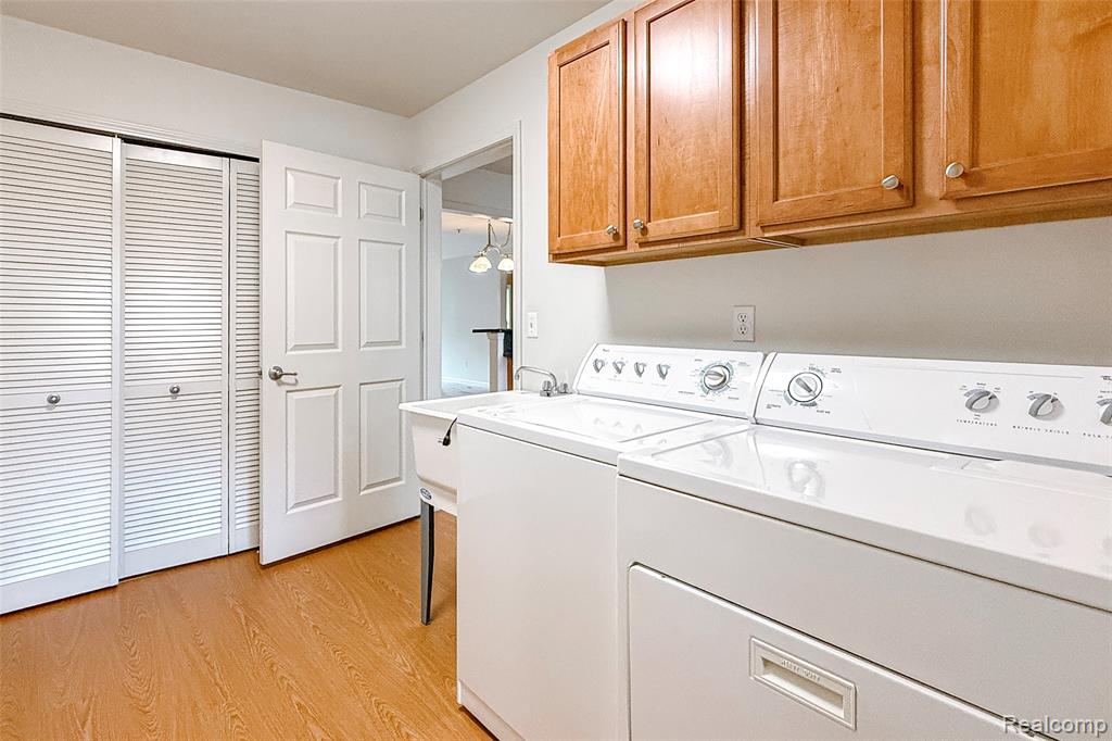 28560 Carlton Way Drive, Novi, MI — Photo 19