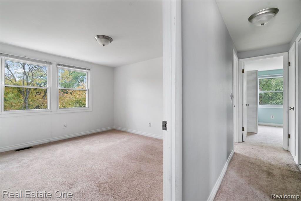 4985 BUTLER Drive, Troy, MI 48085 — Photo 16