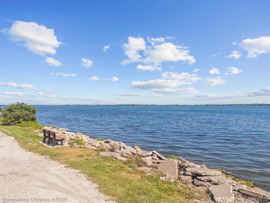 8009 Coventry Avenue, Grosse Ile, MI 48138 — Photo 40