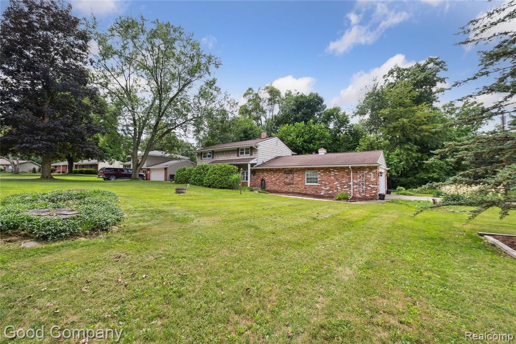 2289 Paulette Drive, Wolverine Lake, MI 48390 — Photo 37