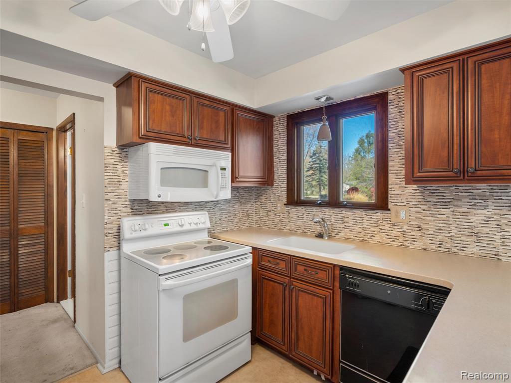920 Grace Avenue, Rochester Hills, MI 48307 — Photo 19