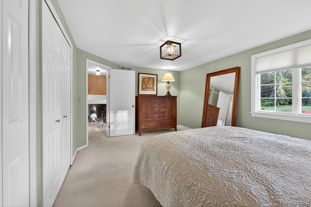 9144 Deer Park Court, Fenton, MI 48430 — Photo 36