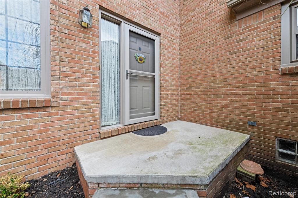 4660 Royal Cove Drive, 5, Utica, MI 48316 — front exterior