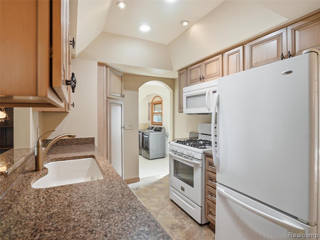 49455 Schoenherr Road, Utica, MI 48315 — Photo 6