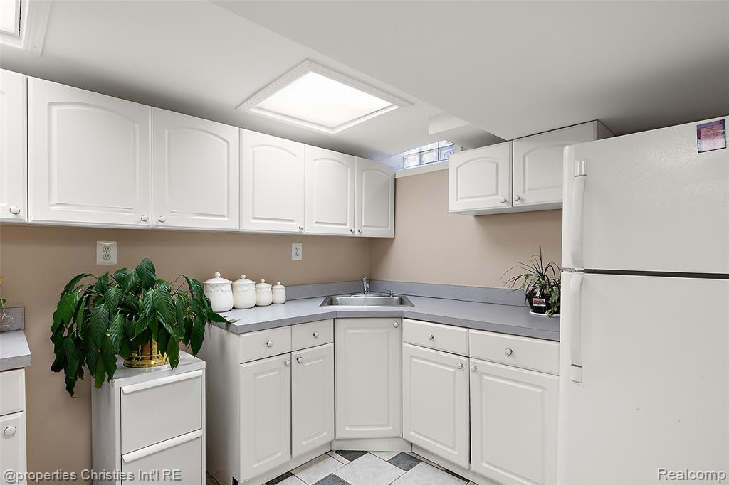 43159 La Bouquet Court, Sterling Heights, MI 48314 — Photo 68