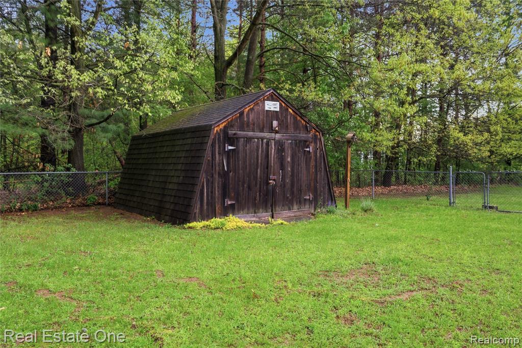 9715 Galatian Drive, Whitmore Lake, MI 48189 — Photo 24