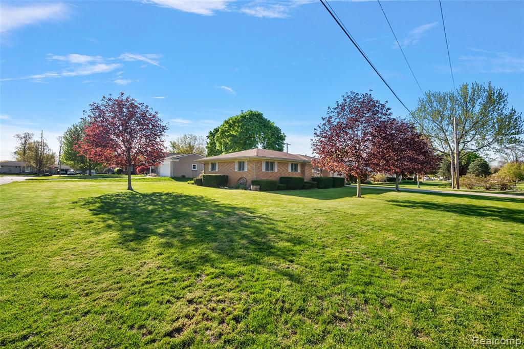 15 Pleasant Lake Drive, Waterford, MI 48327 — Photo 47