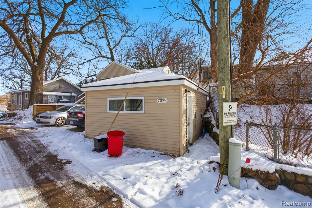 707 Buena, Lake Orion, MI, 48362