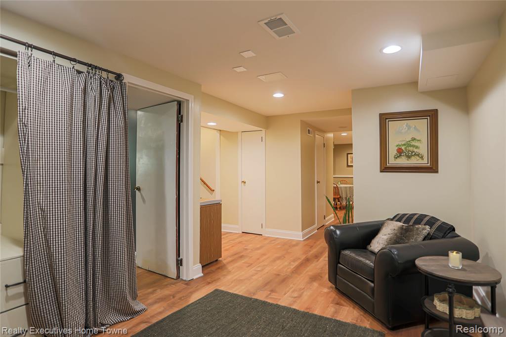 2687 Los Angeles Drive, Wolverine Lake, MI 48390 — Photo 41
