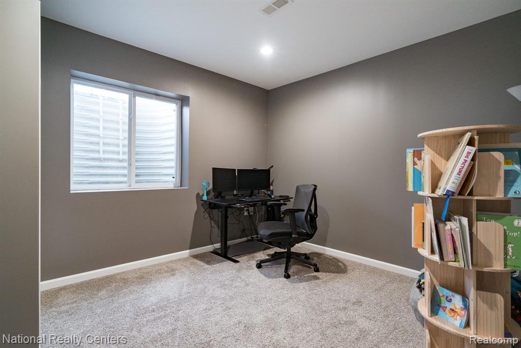 4758 Broomfield Way, Lake Orion, MI — Photo 32